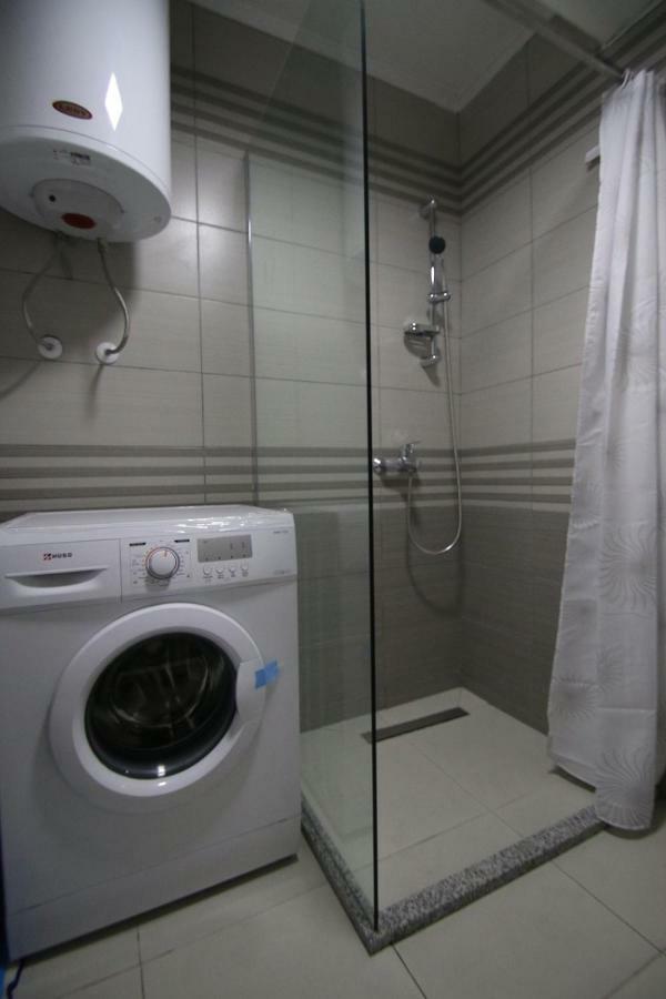 פריזרן Spacious Apartment Next To The Bus Station And Walking Distance To The Old Town And Shopping Malls מראה חיצוני תמונה