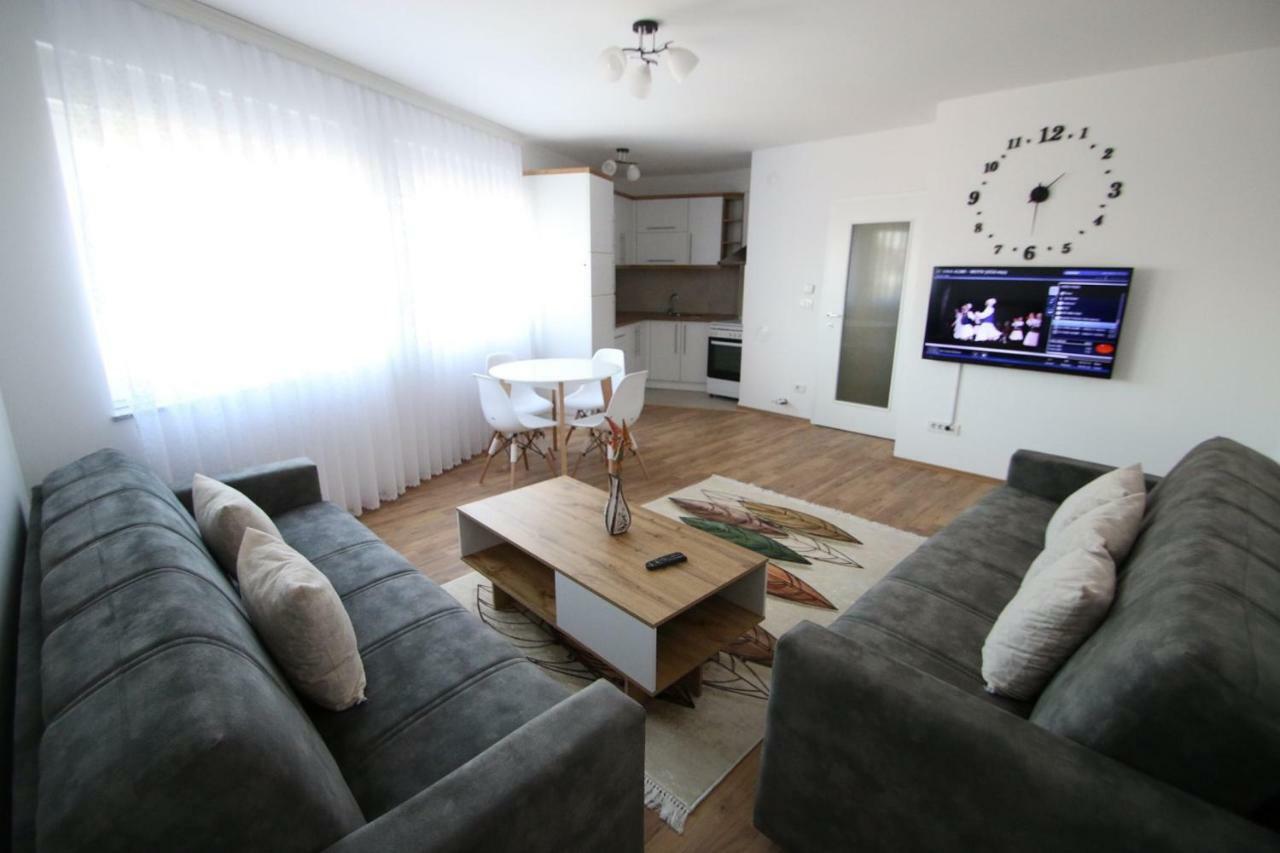 פריזרן Spacious Apartment Next To The Bus Station And Walking Distance To The Old Town And Shopping Malls מראה חיצוני תמונה