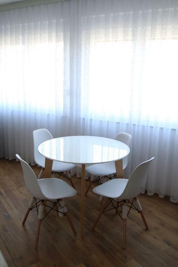 פריזרן Spacious Apartment Next To The Bus Station And Walking Distance To The Old Town And Shopping Malls מראה חיצוני תמונה