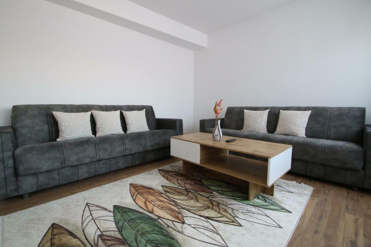 פריזרן Spacious Apartment Next To The Bus Station And Walking Distance To The Old Town And Shopping Malls מראה חיצוני תמונה